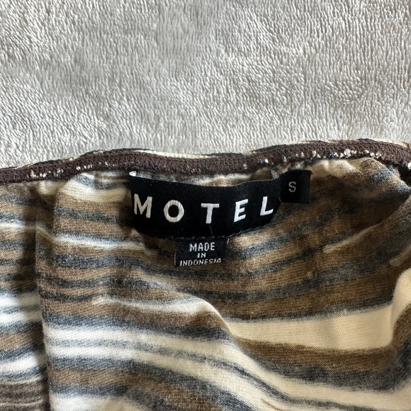 Motel Rocks 70’s style groovy halter top - Picture 3 of 5